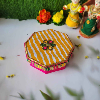 https://cdn.shopify.com/s/files/1/1857/6931/files/ghewar-hamper-2-sweedesi-436755.jpg?v=1784881274