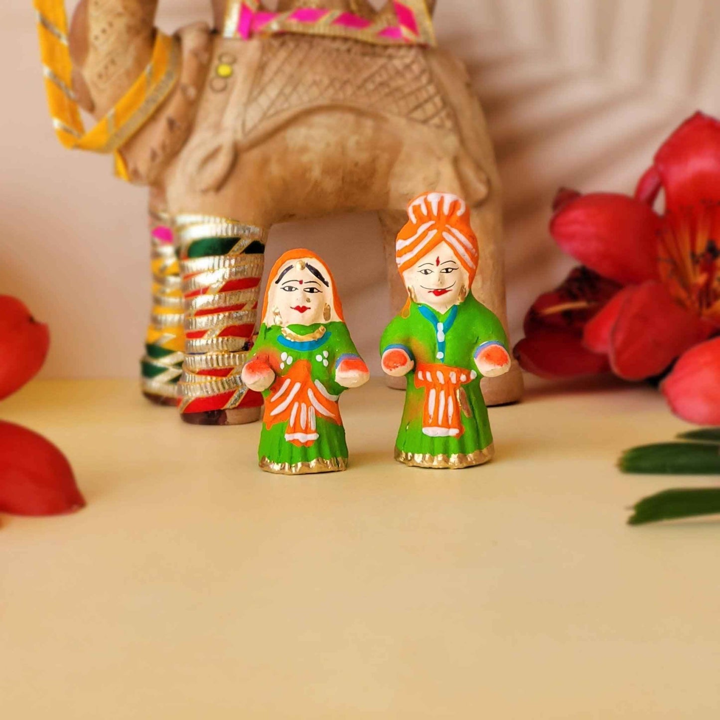 https://cdn.shopify.com/s/files/1/1857/6931/files/ghewar-hamper-pink-sweedesi-868359.jpg?v=1784881283