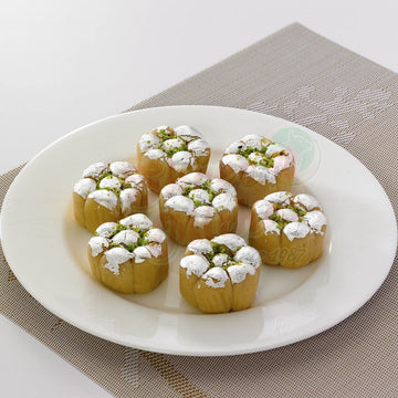 https://cdn.shopify.com/s/files/1/1857/6931/files/kaju-gajra-923600.jpg?v=1762169381