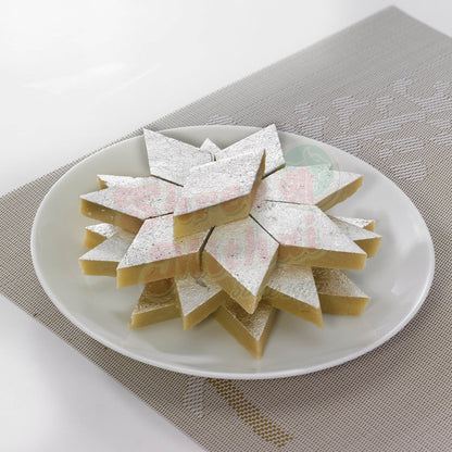 https://cdn.shopify.com/s/files/1/1857/6931/files/kaju-katli-534521.jpg?v=1762169043