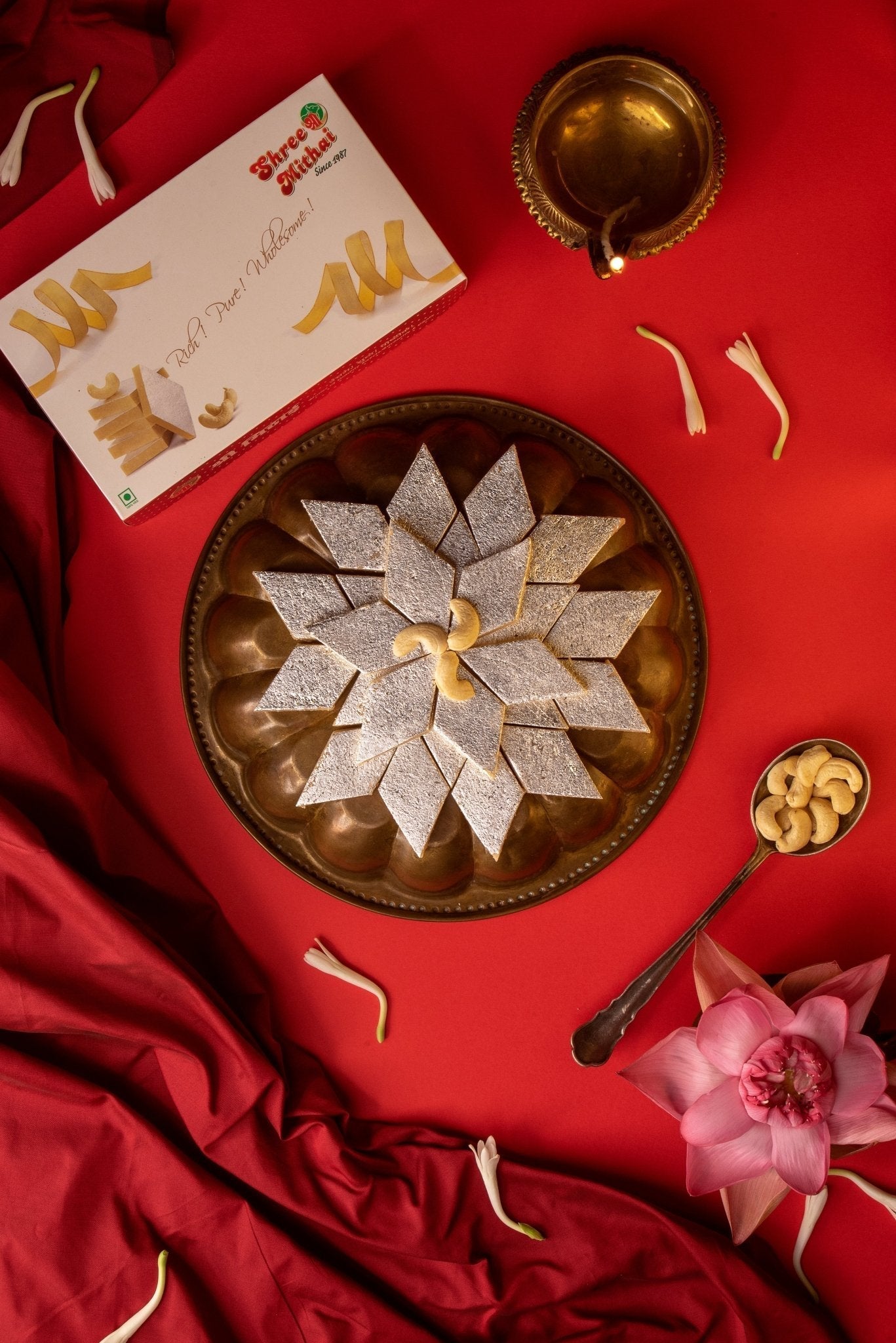 https://cdn.shopify.com/s/files/1/1857/6931/files/kaju-katli-914224.jpg?v=1762169043