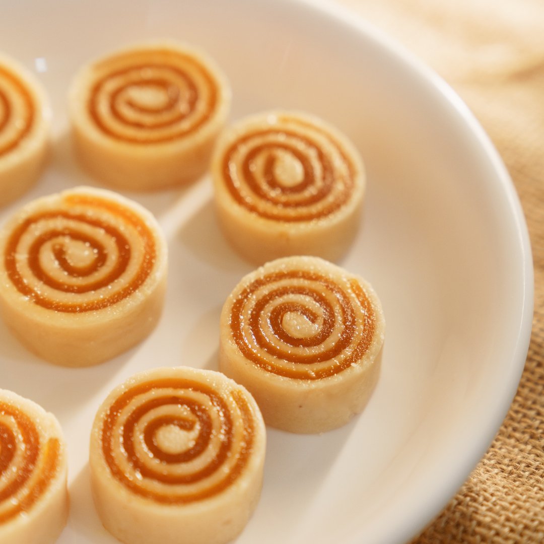 https://cdn.shopify.com/s/files/1/1857/6931/files/kaju-mango-roll-162048.jpg?v=1762169103
