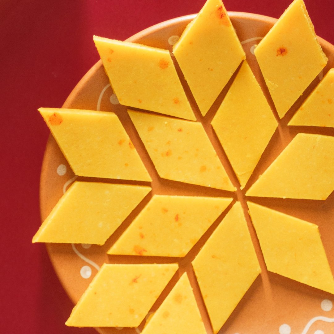 https://cdn.shopify.com/s/files/1/1857/6931/files/kesar-kaju-katli-282157.jpg?v=1762168998