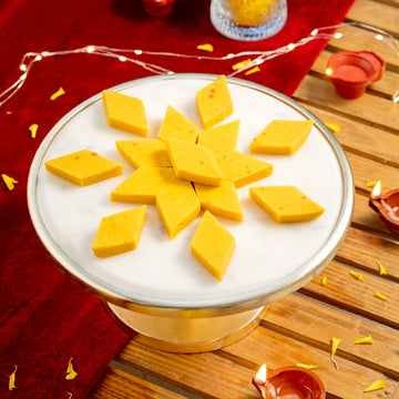 https://cdn.shopify.com/s/files/1/1857/6931/files/kesar-kaju-katli-308695.jpg?v=1762168998