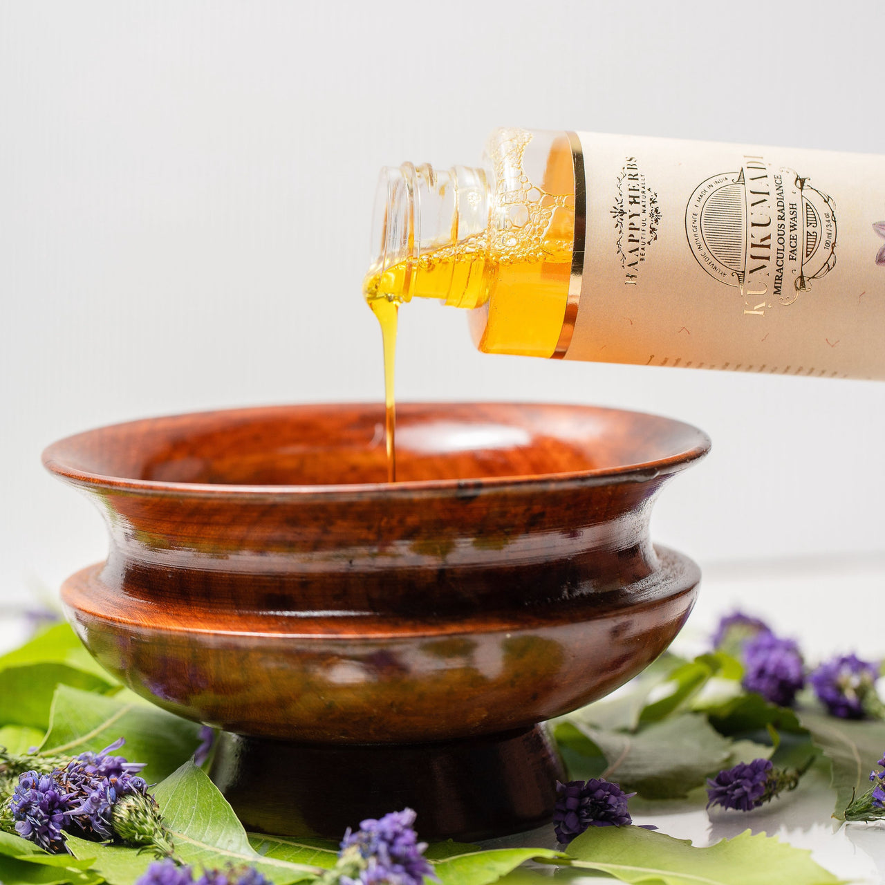 https://cdn.shopify.com/s/files/1/1857/6931/files/kumkumadifacewash-3.jpg?v=1759686312