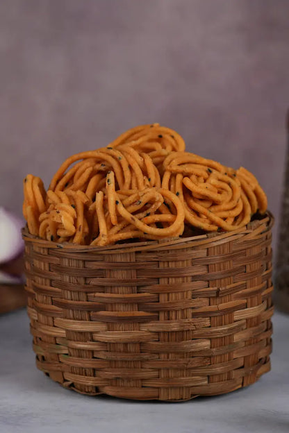 https://cdn.shopify.com/s/files/1/1857/6931/files/onion-murukku_bfa2d16d-6941-48fb-8f29-d7ad378e0ae4.webp?v=1768912937