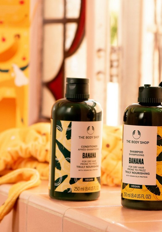 https://cdn.shopify.com/s/files/1/1857/6931/files/range_banana_truly_nourishing_conditioner_250ml_9_inroips407.jpg?v=1714555798