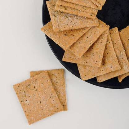 https://cdn.shopify.com/s/files/1/1857/6931/files/sour-cream-onion-crackers-5858320.jpg?v=1762168786