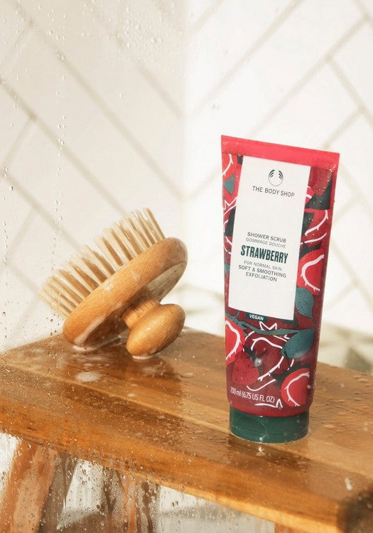 https://cdn.shopify.com/s/files/1/1857/6931/files/strawberry_shower_scrub_200ml_4_inaaups358.jpg?v=1714460922