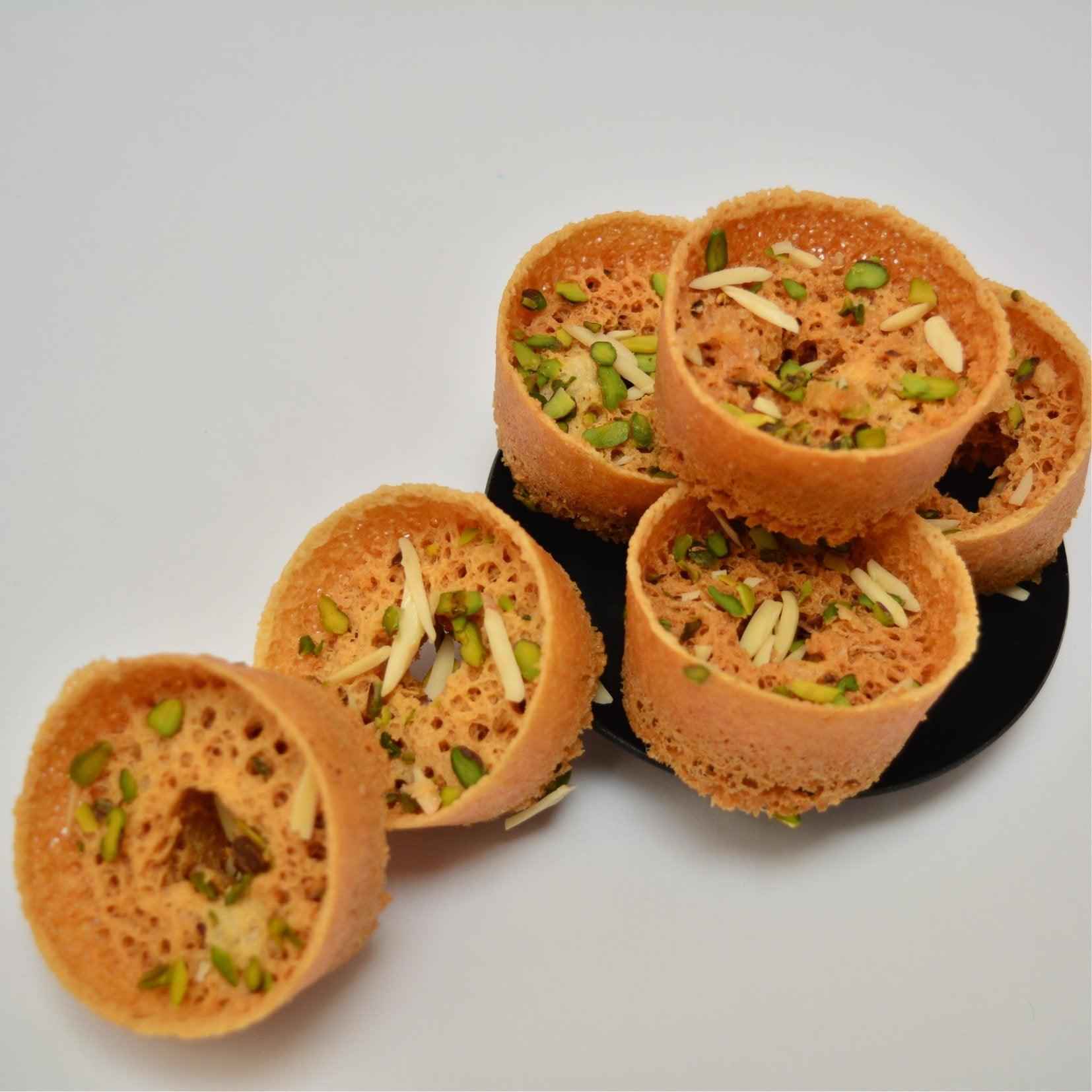 https://cdn.shopify.com/s/files/1/1857/6931/files/tini-ghewar-meetha-agarwal-caterers-939600.jpg?v=1784881259