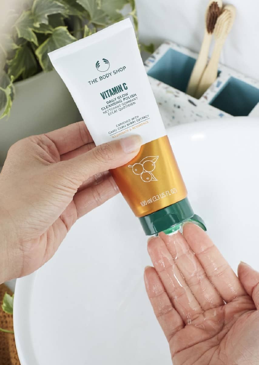 https://cdn.shopify.com/s/files/1/1857/6931/files/vitmain_c_face_polish_2_1.jpg?v=1714464051